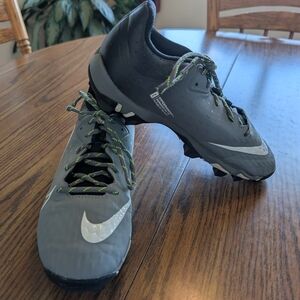 Nike Men's Black and Gray Athletic Shoes